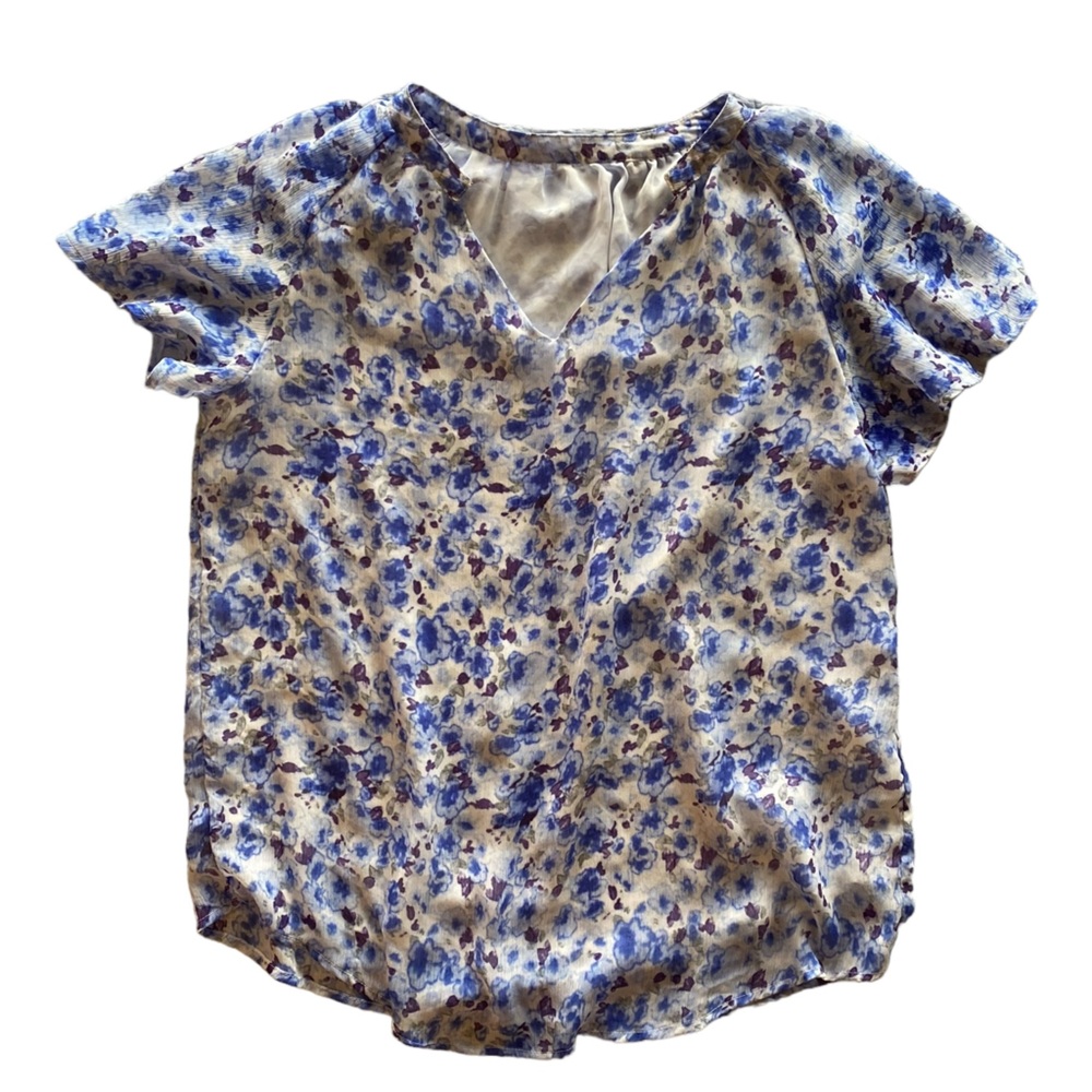Beautiful Blue and White Floral Crewneck Shirt Blouse Top Great Condition!